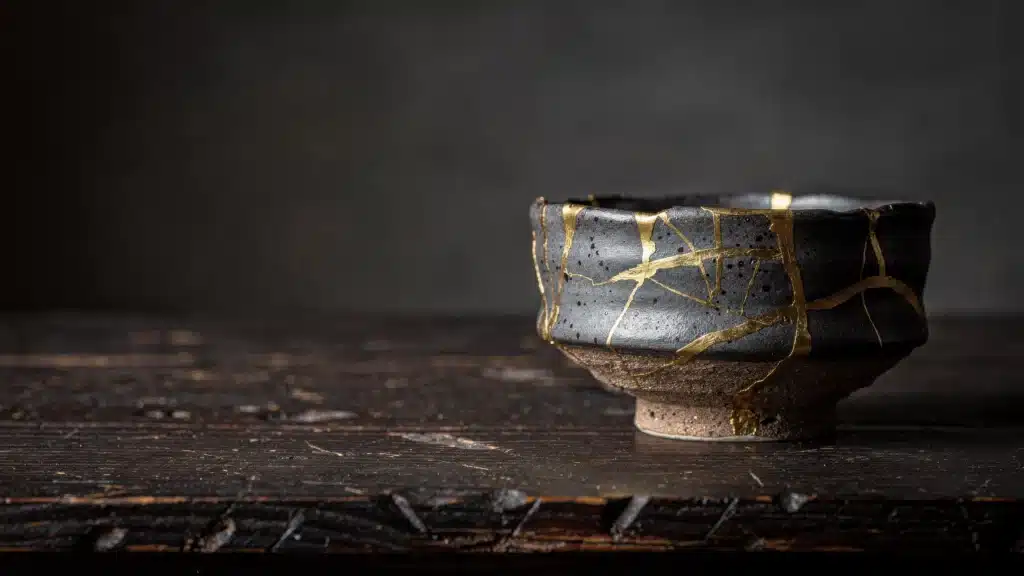Kintsugi, mit Gold geflickt Resilienz stärken: Die 8 Säulen innerer Widerstandskraft